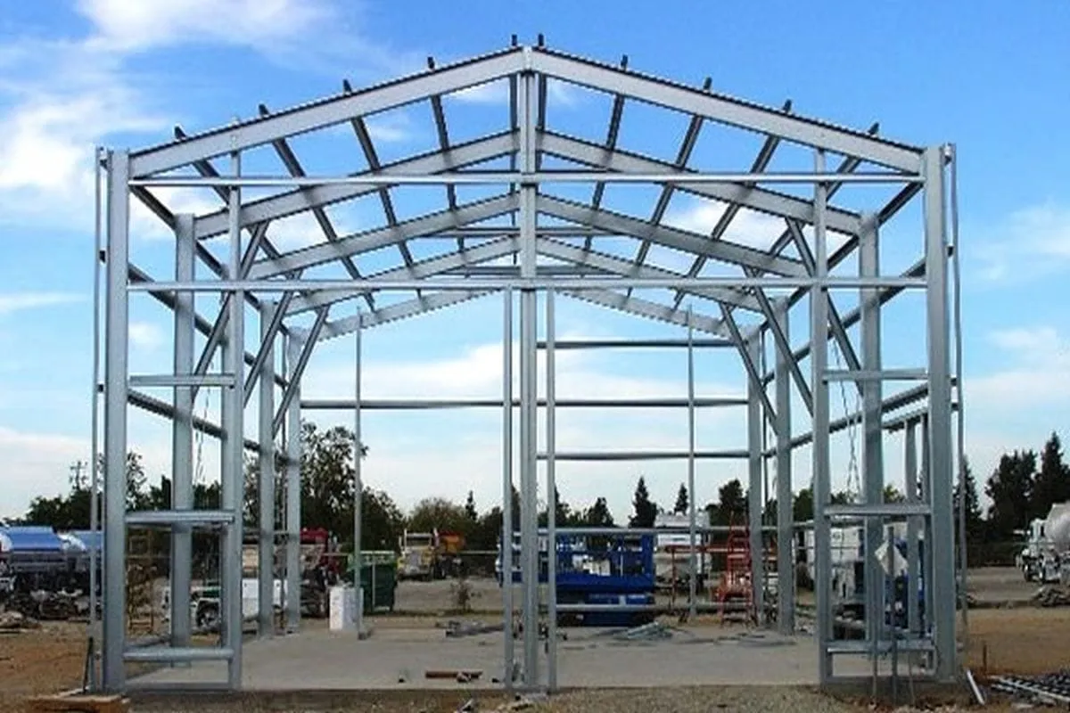 Galvanizli çelik hangar karkası montaj aşamasında