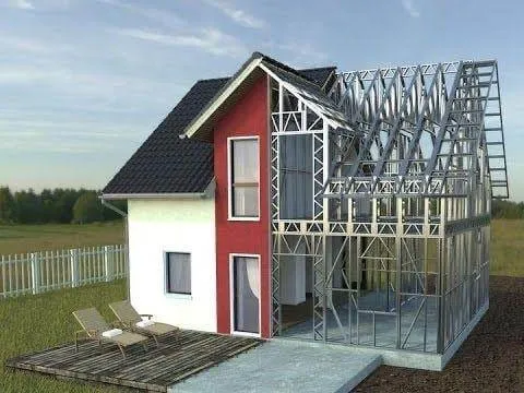 Kaplaması devam eden hafif çelik ev